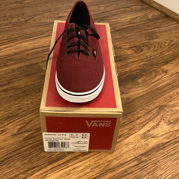 Vans Shoes - NEW Vans Size 8